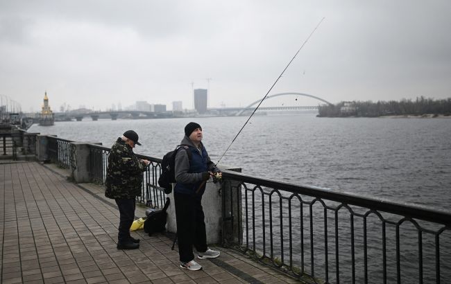 Синоптики дали прогноз погоды на завтра: кому понадобятся зонтики и теплая одежда