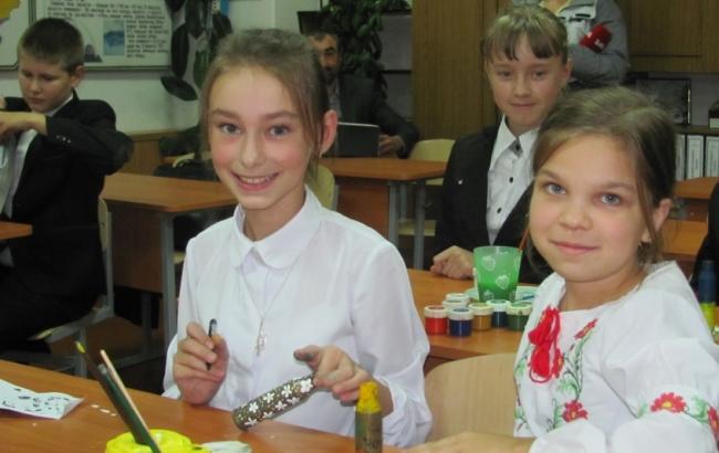 Килограмм серебра: маленькая девочка собрала материалы для изготовления орденов бойцам