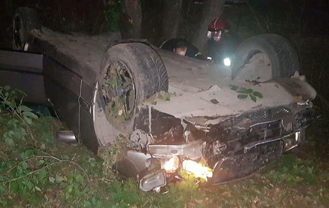 У Львівській обл. перекинувся автомобіль, є загиблі