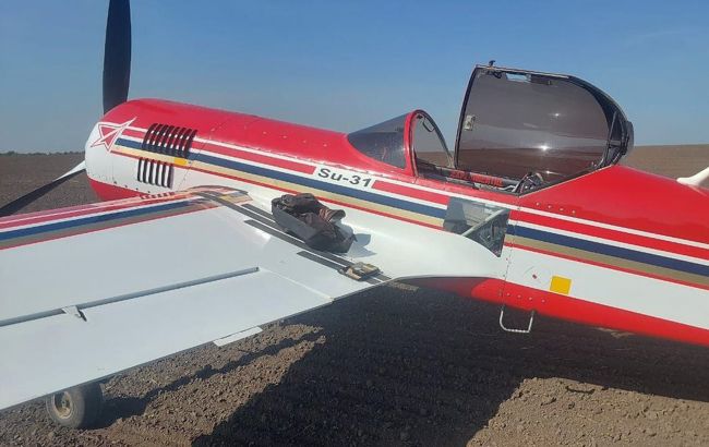 Летел в Словакию. Во Львовской области Су-31 аварийно сел в поле, - СМИ