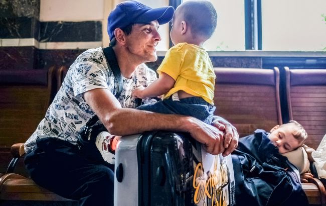 Червоний Хрест платитиме українцям, які прихистили переселенців: скільки саме