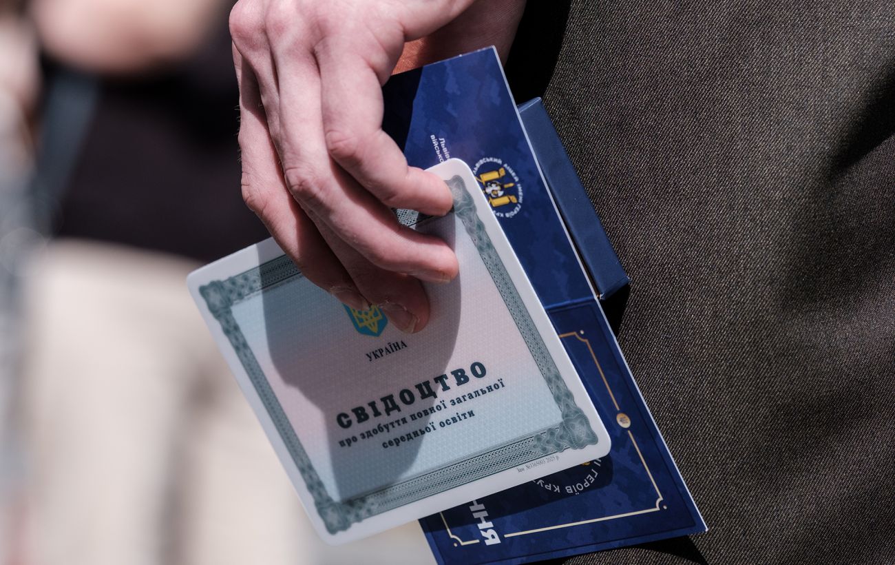 В Україні оновили форми дипломів про вищу освіту: що зміниться та коли