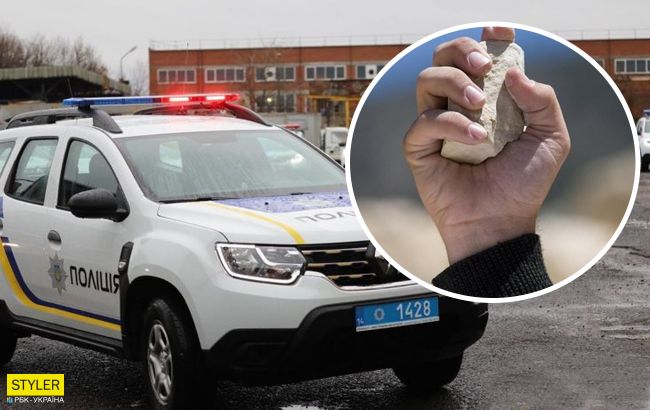 Во Львове пьяный реабилитолог разбил камнями 4 авто полиции и помочился под участком