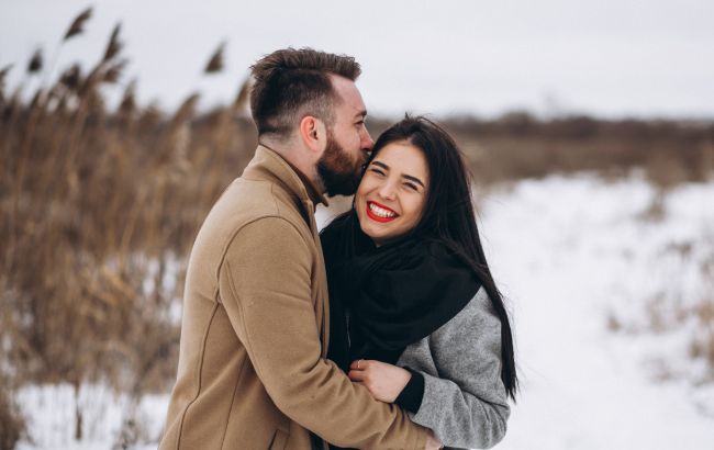 Глубокая любовь уже рядом: каким знакам Зодиака повезет больше всего