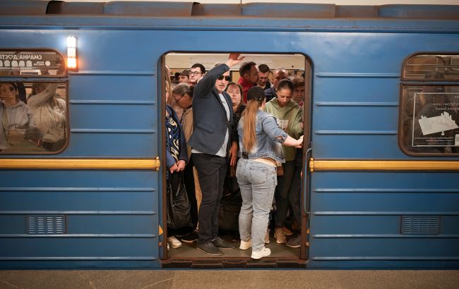 У Києві на станціях метро перестали працювати комплекси самообслуговування