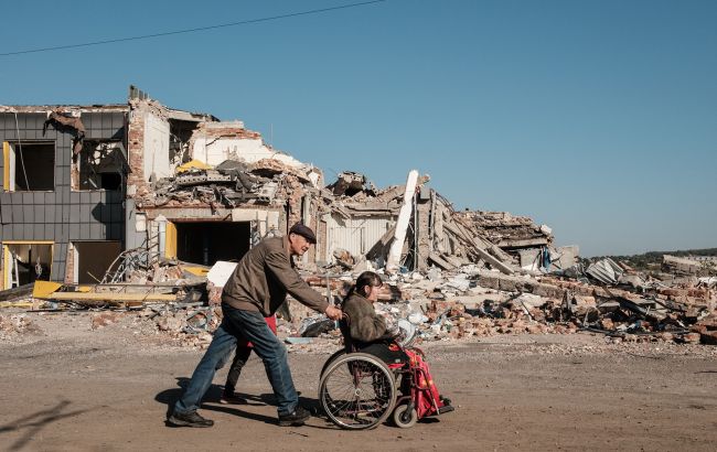 Зачисляется ли в стаж время ухода за инвалидом в Украине: ответ ПФУ