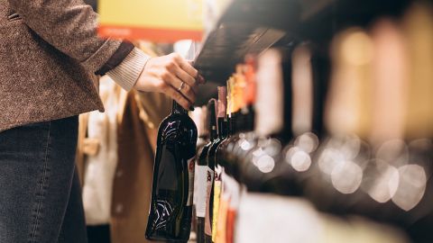 Українці вночі не зможуть купити популярний товар: і це не алкоголь