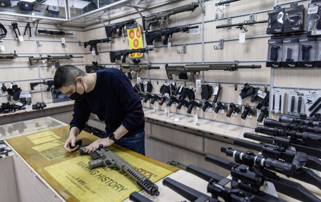 Как в Украине купить оружие легально во время войны: цены, правила и запреты