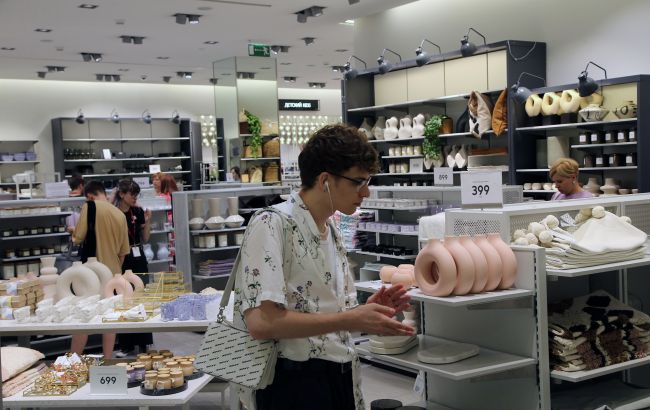 От супермаркетов до бутиков: в РФ массово закрывают магазины из-за падения спроса