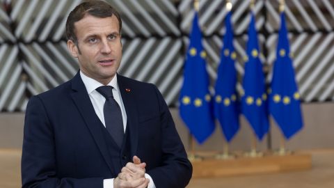 Макрон поговорил с Путиным о ситуации в Украине