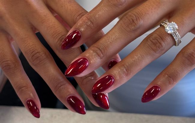 Этот цвет маникюра всегда выглядит дорого: жена Усика и бывшая Остапчука задают тренды