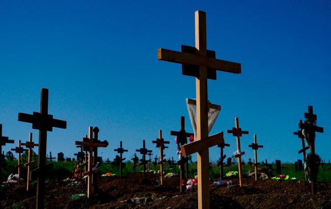 Окупанти наживаються на горі маріупольців: вимагають шалені гроші за могилу на кладовищі