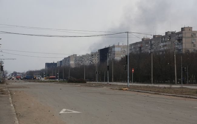 Слышали три взрыва. В оккупированном Мариуполе "бавовна", есть прилеты, - мэрия