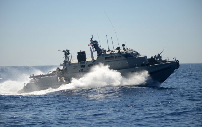 ВМС США сбили 14 дронов, которыми хуситы атаковали торговые суда в Красном море