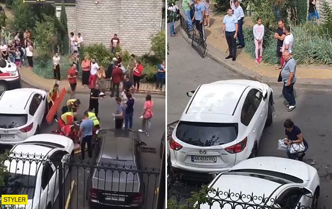 Доставали из-под авто: в Киеве водитель наехала на женщину и ребенка во дворе дома (видео)