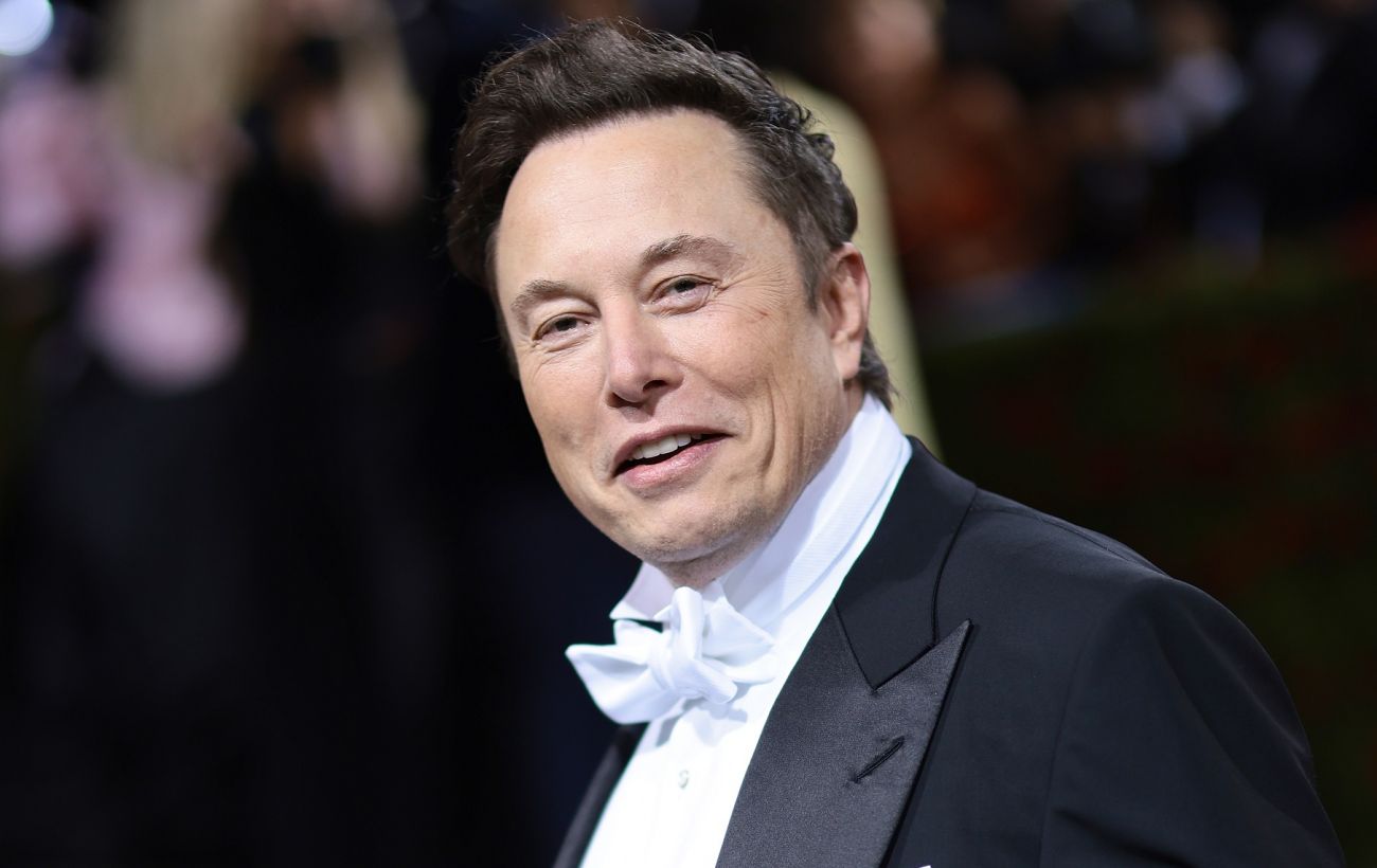 マスク氏はプーチン大統領とアメリカのプロパガンダ活動家カールソン氏のインタビューを嘲笑した