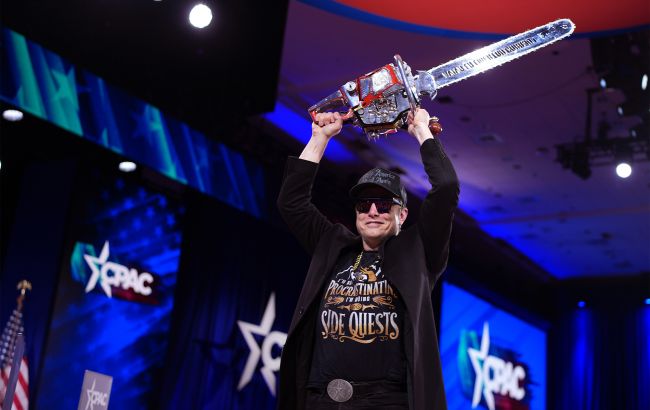 У Трампа возвращают на работу сотни уволенных Маском госслужащих, - СМИ