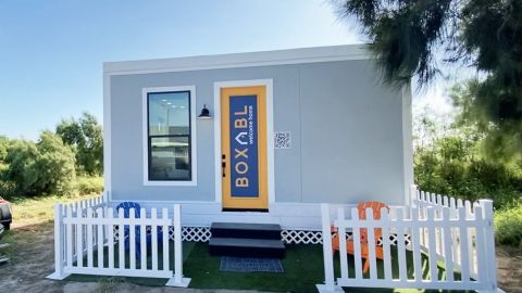 Дешевше "двушки" на Троєщині: Ілон Маск живе у маленькому будинку-контейнері