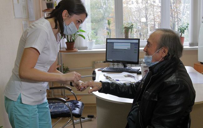 Яку допомогу українці можуть отримати у лікарні безкоштовно та що для цього потрібно
