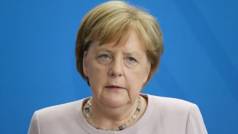 Меркель ответила на идею сделать ее переговорщиком ЕС с Россией