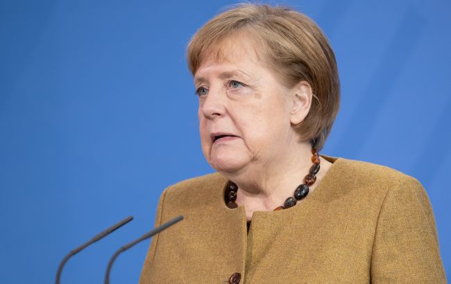 Меркель после трех месяцев молчания выразила солидарность с Украиной