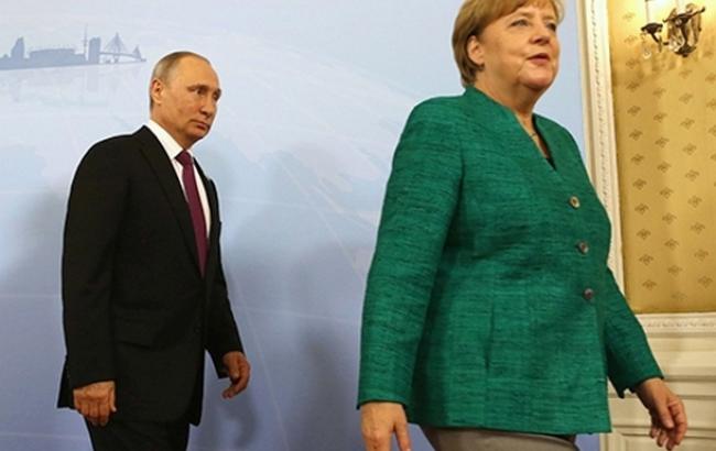 Меркель обсудила с Путиным введение миротворцев на Донбасс