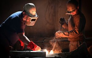 Понад 80% українців вважають промисловість основою економічного зростання: опитування