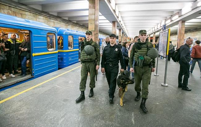 У Києві Нацгвардія та поліція посилили охорону станцій метрополітену