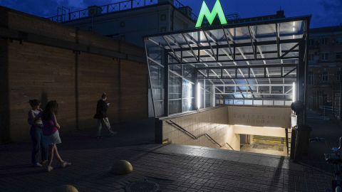 В Киеве на платформе метро появились новые правила безопасности для пассажиров: детали