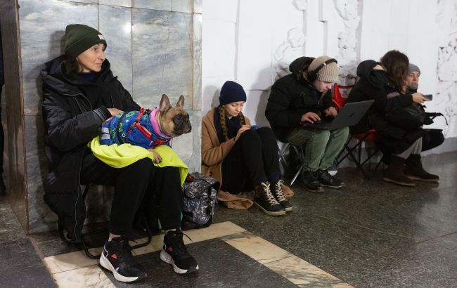 В Киеве раздаются взрывы, город под атакой дронов