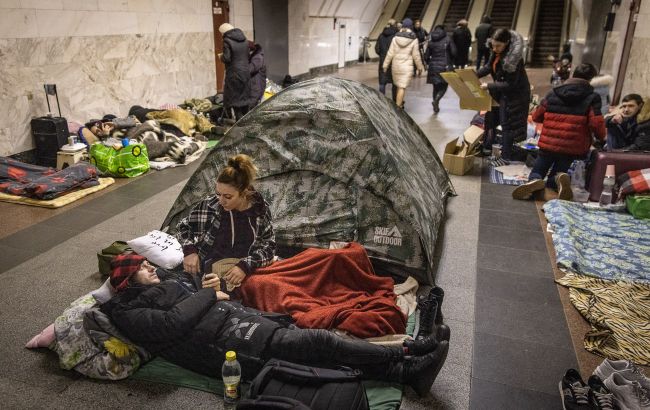 Як на паркінгу: урбаніст пропонує зробити в метро Києва розмітку для укриття під час тривоги
