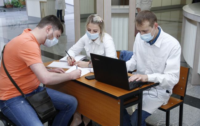 Не тільки вихідні: у Полтавській області змінили дні роботи центрів вакцинації