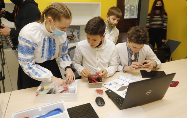 В Днепре открыли первый STEM-кабинет для школьников