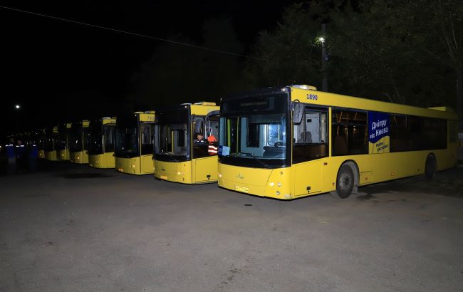 Филатов выпустил на маршруты столичные автобусы