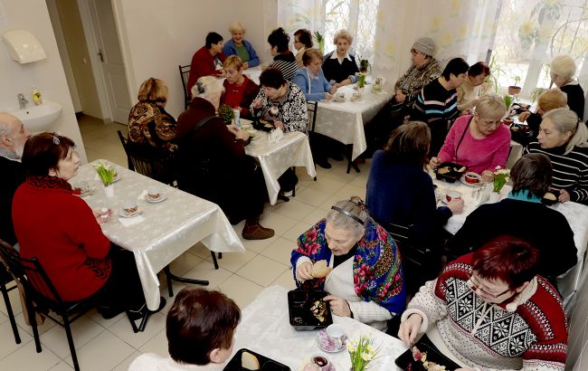 У Дніпрі пенсіонерам та людям з інвалідністю пропонують безкоштовні гарячі обіди