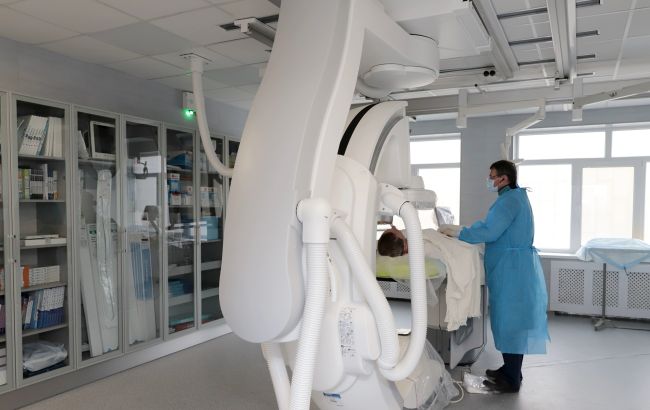Больницу в Днепре оборудовали современным аппаратом, способным лечить патологии разных сосудов