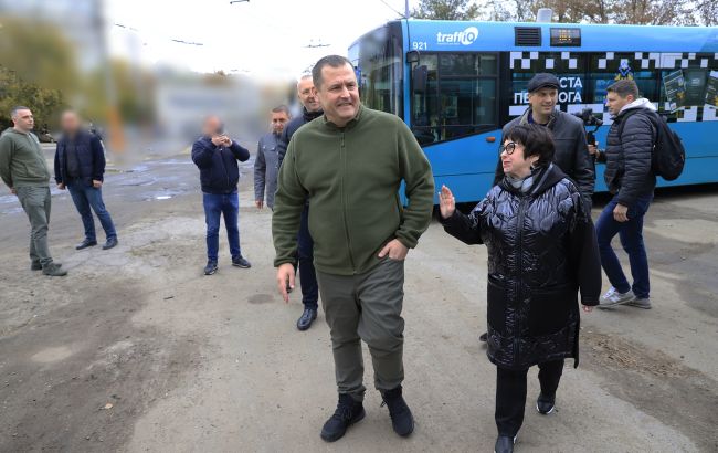 Філатов показав автобуси, які Дніпру передали підприємці