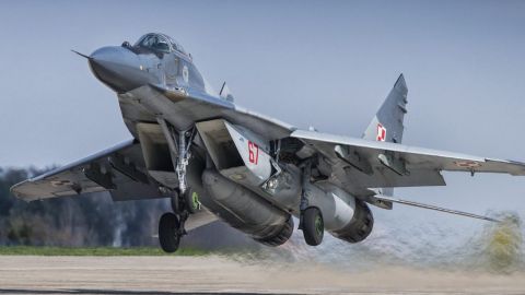 Словакия готова обсуждать передачу 11 истребителей Украине