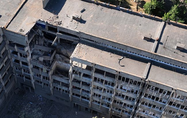Рятувальники показали наслідки ударів по університетах Миколаєва (фото)