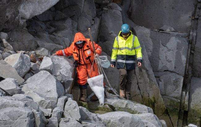 Украинские полярники рассказали, как "охотились" на микропластик в Антарктике (фото)
