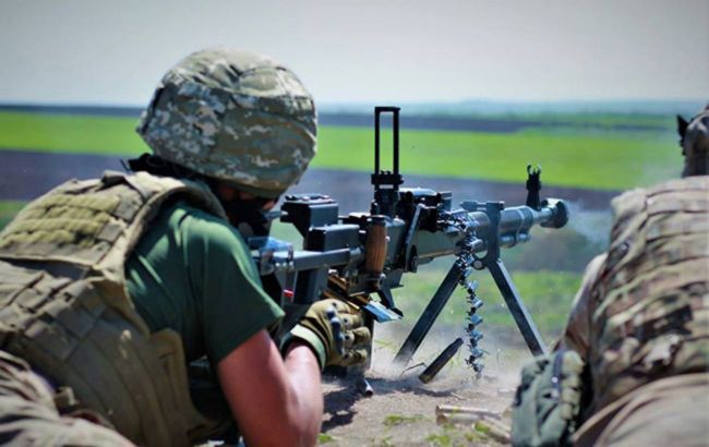 На Донбассе боевики выпустили 40 артснарядов, ранен украинский военный
