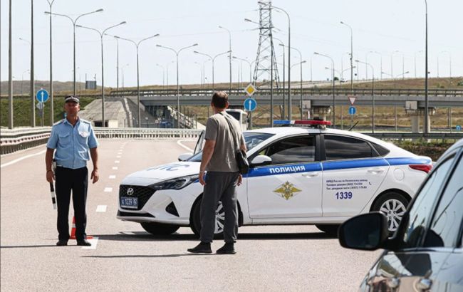 Не менше 10 прикордонників. Після обстрілу Росія терміново посилила охорону Кримського мосту