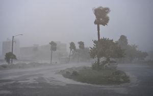 Південна Каліфорнія під водою: з'явились перші жертви шторму