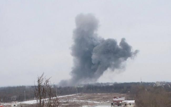 На Донбассе в результате подрыва микроавтобуса на мине погибли люди