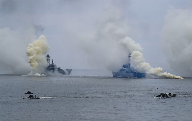 Окупанти вивели свої кораблі на бойове чергування: чи є там "Калібри"