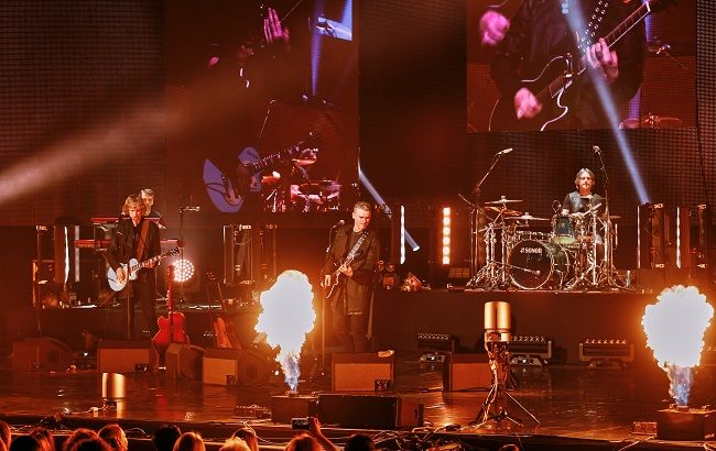 Дочка на сцене и погасший свет: Арсен Мирзоян "зажег" Киев концертом в поддержку альбома "Ингредиент"