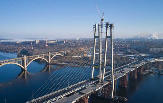 Щоб розвантажити греблю ДніпроГЕС. У Запоріжжі дозволили двосторонній рух Вантовим мостом