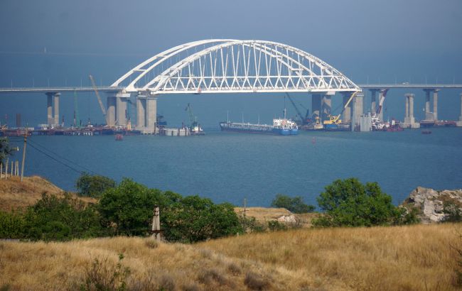 Окупанти запустили рух Керченським мостом, але є обмеження