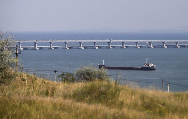РФ прекратила движение по Керченской переправе