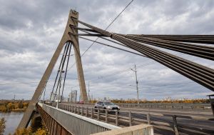 Чи витримають мости Києва удари РФ і що буде, якщо "розрізати" ванти: експерт оцінив ризики